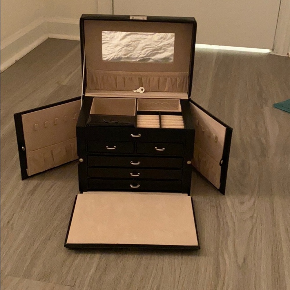 Jewelry organizer